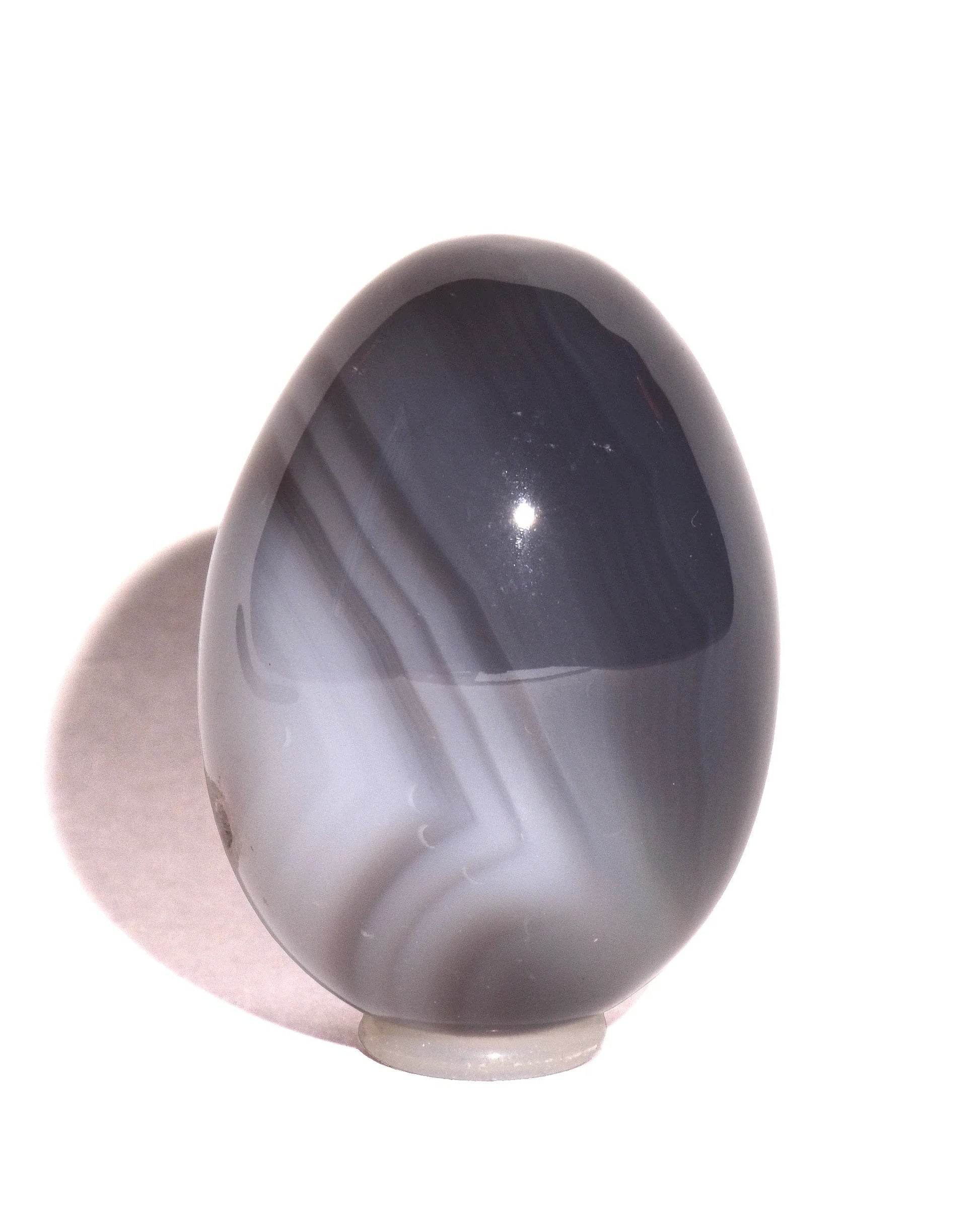 grey and white agate egg