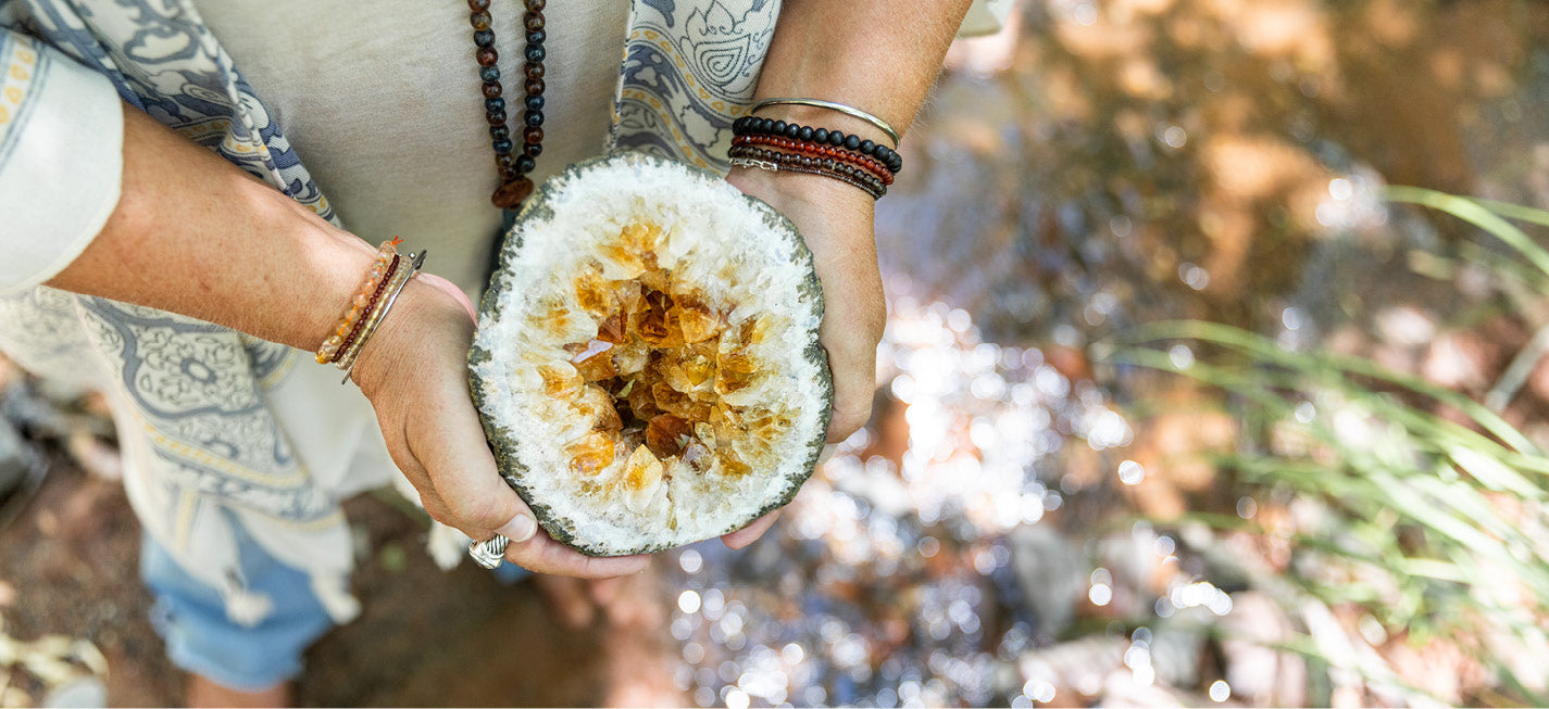 8 Crystals and the Prosperity Traditions Behind Them